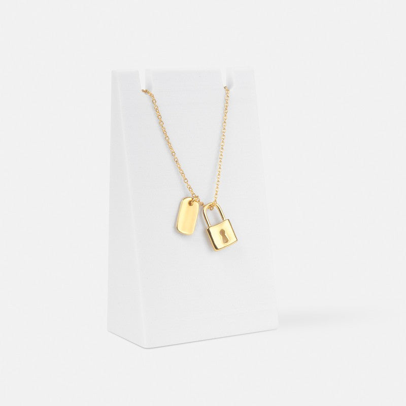 https://multimedias3-cloudsync-synology.s3.us-west-2.amazonaws.com/thumbnail_modelos/DAM-902.jpg